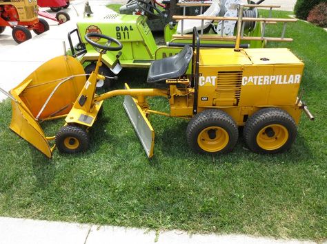 Homemade Tractors, Cub Cadet Tractors, John Deere Garden Tractors, Garden Tractor Pulling, Garden Tractor Attachments, Homemade Tractor, Tractor Idea, Lawn Mower Tractor, Small Tractors