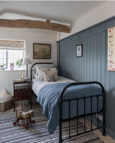 17 Delightful Farrow and Ball Children’s Bedroom Ideas That Are Full of Character 2 Rustic English Cottage, Country Cottage Living, Children's Bedroom Ideas, Children's Bedrooms, Traditional Bed, Single Bedroom, Cottage Bedroom, Tiny Bedroom, Big Boy Room