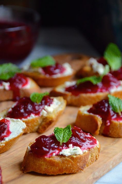 Cranberry Sauce Crostini with Garlic & Herbed Goat Cheese from @alejandraramos Cranberry Crostini, Feta Pesto, Herbed Goat Cheese, Best Cranberry Sauce, Holiday Appetizers Easy, Tomato Bruschetta, Goat Cheese Recipes, Chinese Dumplings, Cranberry Sauce Recipe