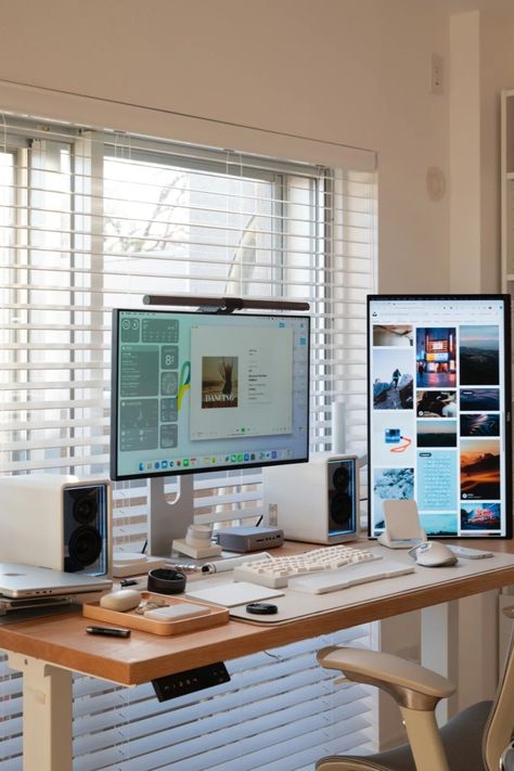 A sleek dual monitor desk setup with white monitors, mechanical keyboard, and wooden accents, perfect for a modern and productive workspace. 3 Monitor Desk Setup, 3 Monitor Desk, Monitor Desk Setup, Desk Organization Tips, Minimal Desk Setup, Workspace Setup, Multimedia Technology, Monitor Setup, Dual Monitor Setup