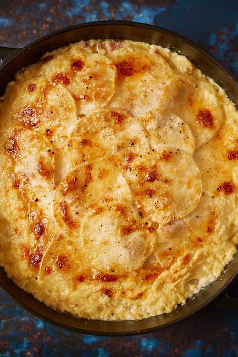 Turnip Gratin Recipes, Turnip Pie Recipe, Turnips Au Gratin, Turnip Au Gratin, Turnip Gratin, Side Dishes For Christmas, Gourmet Keto, Dishes For Christmas, Gratin Recipes