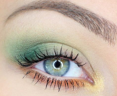 Simple Spring make up Green Makeup, Unique Makeup, Colorful Eye Makeup, Eye Makeup Art, Fall Makeup, Blue Makeup, Blue Eye, Makeup For Green Eyes, Makeup Designs