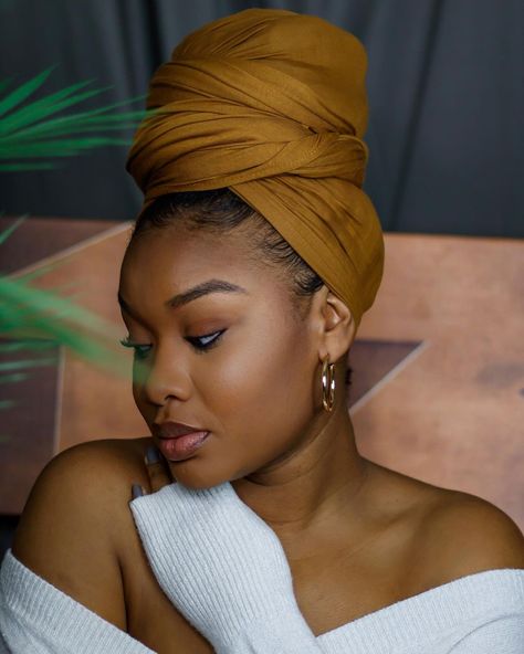 Headwrap Black Women Fashion Styles, Headwrap Hairstyles, Cabello Afro Natural, African Hair Wrap, Head Tie, Head Wrap Styles, Hair Wrap Scarf, Modesty Outfits, Hair Scarf Styles