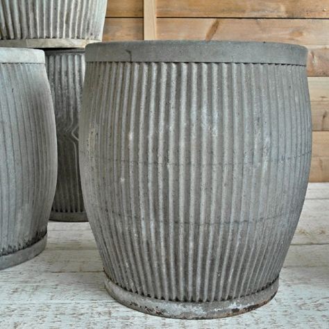 Fluted metal planters owe their design to the barrel shapes of Victorian-era laundry tubs. (In those pre-wringer days, lightweight zinc wash tubs were easi Farm Porch, Vineyard Garden, Kitchen Bars, Front Door Planters, Zinc Planters, Front Landscape, Galvanized Planters, Metal Pail, Galvanized Tub