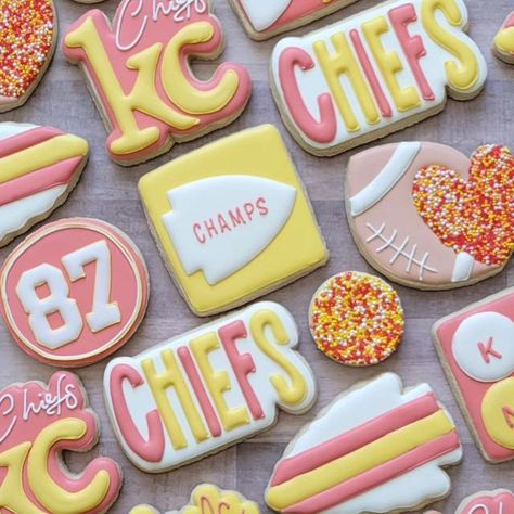 Cookie Momster KC on Instagram: "Good morning @chiefs Kingdom! 💛🏈❤��️ LET'S GO! . . . #chiefscookies #kcchiefs #gamedaycookies #cookiemomsterkc #kccookies #kansascitychiefs #kansascitycookies #nflplayoffs #retrochiefscookies #cookieart #cookiedecorating #royalicingcookies" Chiefs Cupcakes, Chiefs Food, Chiefs Kingdom, Nfl Playoffs, Kc Chiefs, January 21, Cookie Art, Royal Icing Cookies, Decorated Cookies