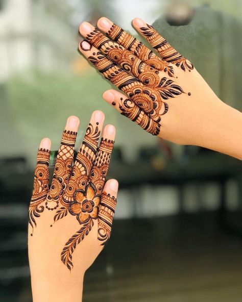 Mehendi Designs Latest, Finger Mehendi Design, Finger Mehndi Style, Finger Mehendi, Aesthetic Mehndi, Hena Designs, Beautiful Simple Mehndi Design, Short Mehndi Design, Simple Mehendi