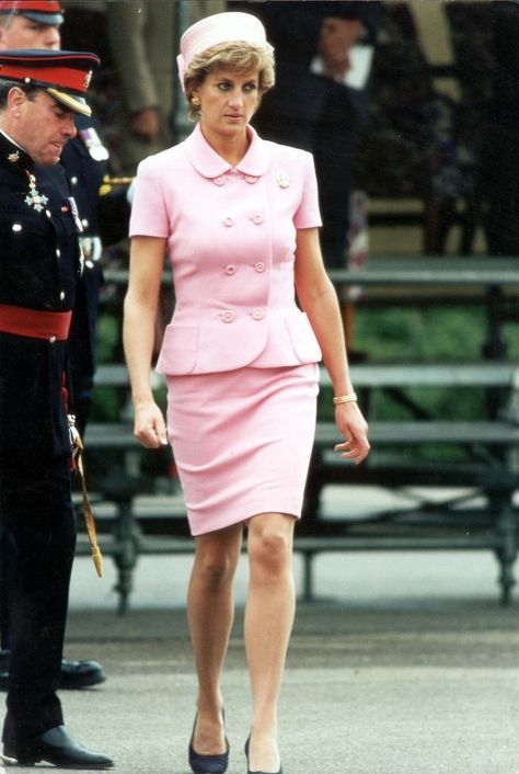 Prince Diana, Canterbury Kent, Princess Diana Fashion, Princes Diana, Diana Fashion, Lady Diana Spencer, Power Dressing, Diana Spencer, Princesa Diana