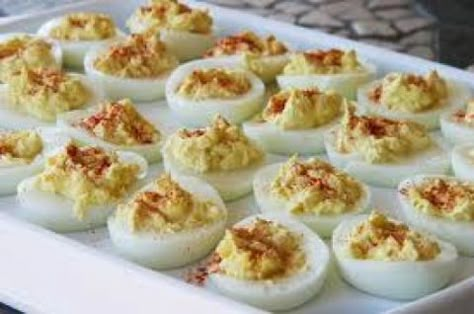 Bacon Cheese Deviled Eggs, Southern Deviled Eggs, Deviled Eggs Easy, Bacon Deviled Eggs, Low Carb Diets, Deviled Eggs Recipe, Low Carb Eating, Idee Pasto Sano, Deviled Eggs