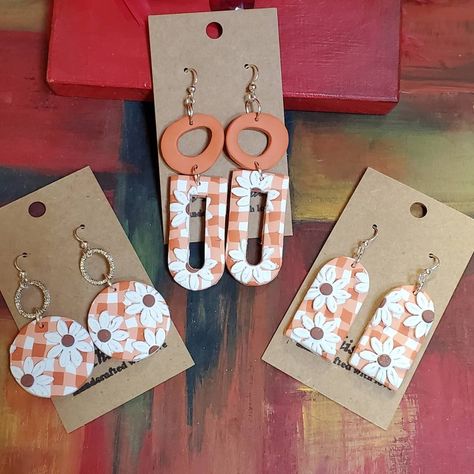 Plaid Clay Earrings, Plaid Polymer Clay, Diy Earrings Polymer Clay, Earrings Polymer, Earring Making, Orange Plaid, Floral Earrings, Polymer Clay Crafts, Diy Earrings