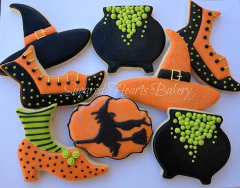 Biscuits Halloween, Galletas Halloween, Halloween Sugar Cookies Decorated, Witch Hat Cookies, Witch Cookie, Halloween Deserts, Witches Halloween Party, Cauldron Cake, Cookies Cupcake