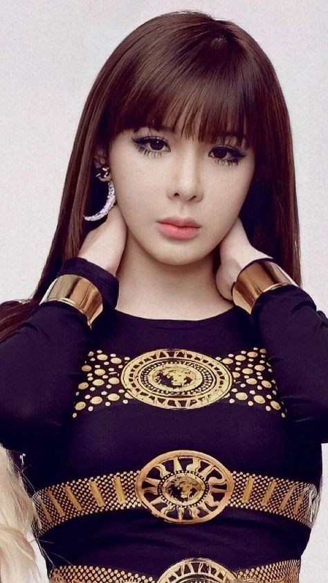 Cl 2ne1, Yg Family, Bias Kpop, Sandara Park, Female Idols, Music Pictures, Hairstyle Tutorial, Beautiful Park, Yellow Hair