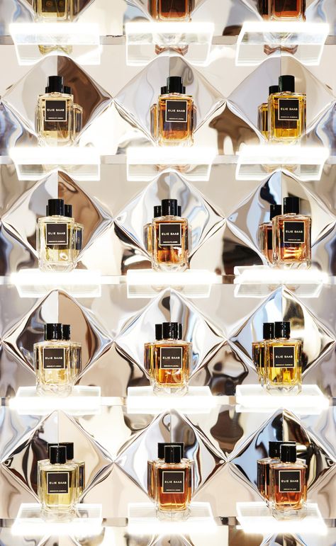 Luxury Perfume Store Interior Design, Perfume Store Design, Perfume Store Interior Design, Perfume Shop Interior Design, Fragrance Boutique, Hangout Space, Fragrance Display, Home Bar Ideas, Perfume Stand