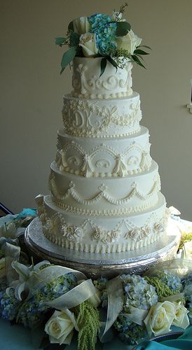 Vintage Pasta, Royal Icing Cakes, Ivory Wedding Cake, Wedding Cake Cookies, Big Wedding Cakes, Cake Photos, Amazing Wedding Cakes, Gorgeous Wedding Cake, Wedding Cakes With Cupcakes