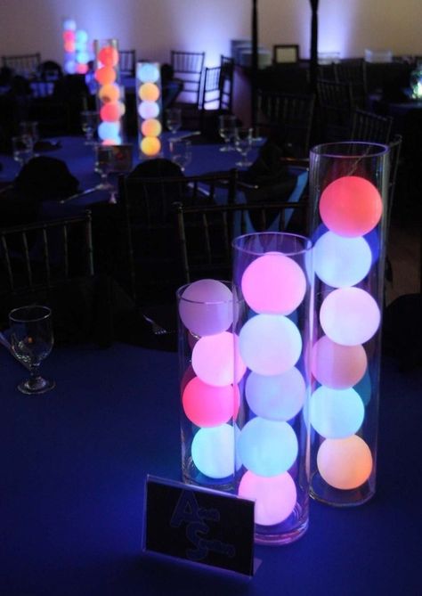 decos_in_cylinders Garden Lighting Diy, Diy Garden Party, Led Ball Lights, Mitzvah Centerpieces, Diy Glow, Blacklight Party, Glass Cylinder Vases, Modern Wedding Decor, Floating Lights