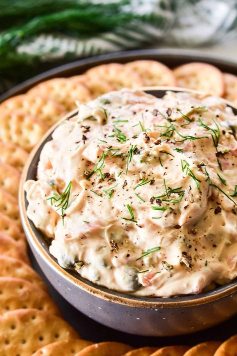 The BEST Smoked Salmon Dip - made with smoked lox, cream cheese, capers, and fresh dill. This dip is rich, creamy, and packed with the most amazing flavor... the perfect appetizer for all your holiday parties! Salmon Dip Cream Cheese, Best Smoked Salmon Dip, Cobb Salad Dip, Cold Smoked Salmon, Salmon Dip Recipes, Smoked Fish Dip, Smoked Salmon Spread, Best Smoked Salmon, Smoked Salmon Appetizer