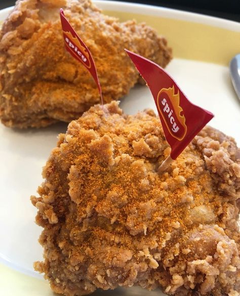 Jollibee Fried Chicken, Jollibee Chicken Joy, Jollibee Chicken, Chicken Joy, Cream Photos, Dessert Pictures, Delicious Snacks Recipes, Dinner Wedding, Pink Acrylic