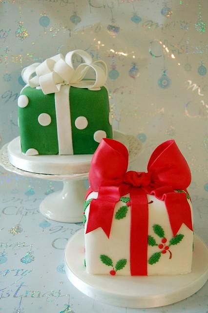 I feel like I could actually make that bow. http://www.wilton.com/technique/Fondant-Bow-and-Loops Mini Christmas Cakes, Present Cake, Christmas Cake Designs, Christmas Cake Decorations, Xmas Cake, Christmas Sweets, Christmas Cupcakes, Christmas Cooking, Holiday Cakes