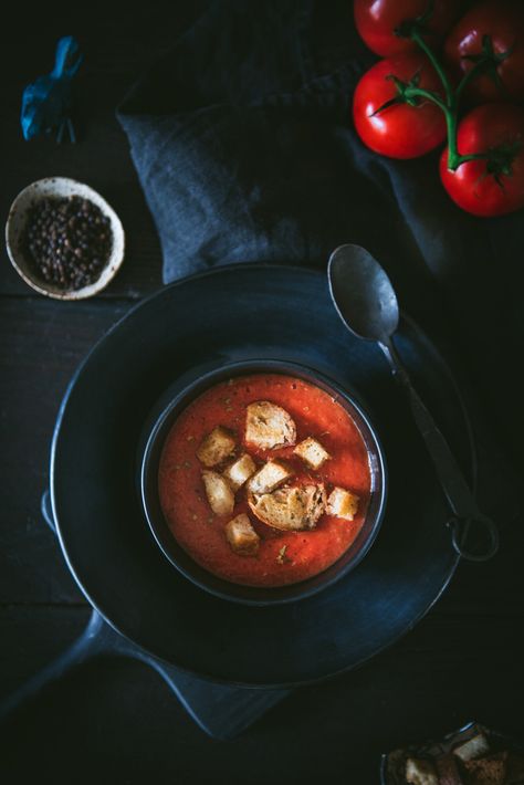 Tomato Soup Photography, Soup Pics, Soup Images, Tomato Photography, Soup Photography, Simple Ingredient Recipes, Food Composition, Food Shoot, Ingredients Photography