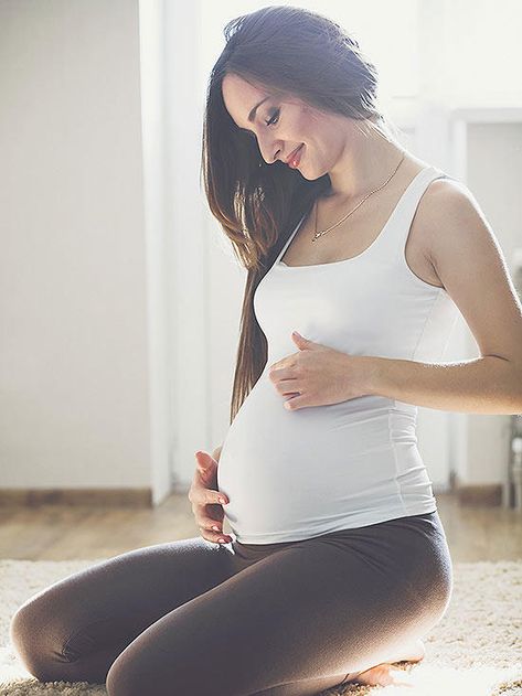 happy pregnant woman Pregnancy Pain, Healthy Pregnancy Tips, Pregnancy Milestones, Happy Pregnancy, Positive Pregnancy Test, Pregnancy Nutrition, Health Tips For Women, Pregnancy Health, Baby Arrival