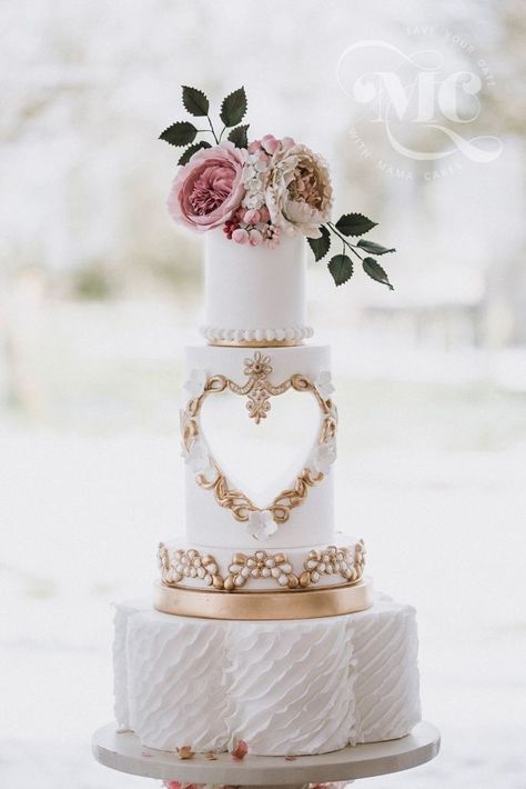 Fairytale Wedding Cake, Wedding Cake Centerpieces, Wedding Cake Options, Heart Wedding Cakes, Art Cakes, Creative Wedding Cakes, Black Wedding Cakes, Luxury Cake, Fresh Flower Cake