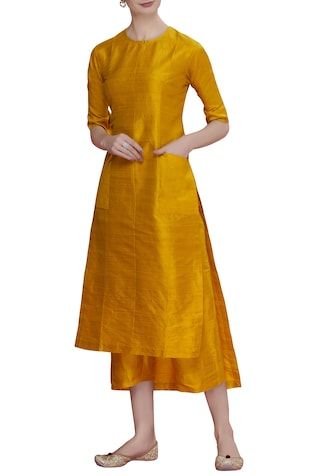 Raw Silk Kurta Designs Women, Raw Silk Kurta, Silk Kurtas, Asymmetric Kurta, Raw Silk Lehenga, Raw Silk Fabric, Straight Fit Pants, Silk Kurta, Kurta Designs Women