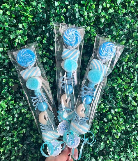 Congratulations on your new bundle of joy! What a fabulous way to celebrate with these XL Blue candy kabobs party favors with FREE tags.  Each kabob comes with: 1 baby blue swirl lollipop 2 swirl marshmallows 1 White chocolate marshmallow with blue sugar sprinkles 1 blue gummy bear 1 blue shimmer gumball 1 blue raspberry flavored ring 2 blue raspberry sour belts *Each candy kabob is individually wrapped and tied with baby blue ribbon with your choice of FREE tag.  **DUE TO WARMER WEATHER CONDITI Blue Candy Kabobs, Blue Party Treats, Blue Candy Bar, Cheap Baby Shower Food, Blue Candy Table, Blue Party Foods, Blue Candy Bars, Blue Candy Buffet, Sweet 16 Candy