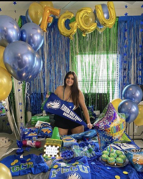 Fgcu Dorm, Dorm Vibes, Miami University Ohio, Bed Party, Graduation Photo Booth, College Bedding, College Acceptance, College Gear, Dream College