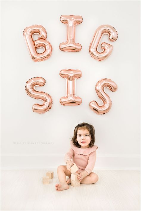 Sometimes milestone sessions are for announcing that you're going to be a BIG SISTER! I'm over the moon for this special family, and so excited they will be adding another beautiful baby girl this fall! Meredith Maag is a Kansas City Newborn Photographer #bigsister #milestonephotography #milestonephotoshoot #18months Big Sister Announcement Balloons, Big Sis Balloon Announcement, Surprise Pregnancy Announcement, Sister Announcement, Big Sister Announcement, Family Legacy, Photoshoot Inspo, Pregnancy Reveals, Columbus Ohio