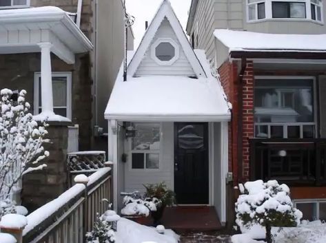 10 of the Smallest Homes in the World Tiny Texas Houses, Smallest House, Tumbleweed Tiny Homes, Passive Solar Heating, Tiny House Company, Worlds Smallest, Mad Dog, Modular Homes, Tea House