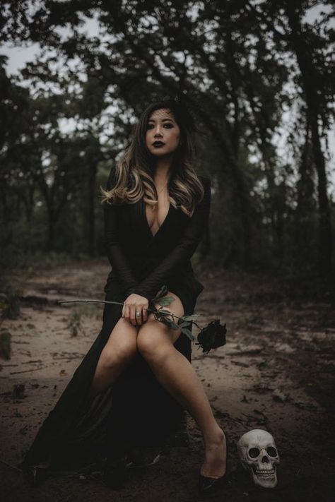 30 Photoshoot, Witchy Photoshoot, Spooky Shoot, Witch Photoshoot, 30th Birthday Outfit, 30th Birthday Ideas For Women, Halloween Shoot, 30th Birthday Themes, Hello 30