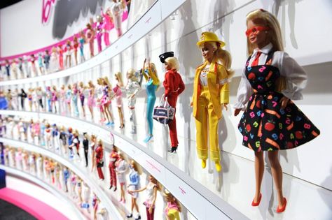 Time Magazine - 13 Most Influential Toys - Oct 2014 - 2. Barbie - Mattel claims a Barbie doll is sold every 3 seconds, which would make the billion-dollar brand the world’s most popular doll w/ > 150 careers i.e.  doctor, scientist & lawyer—since her debut in 1959. “Barbie was the 1st adult version doll that asked girls, ‘What do I want to be when I grow up?’ besides a mom,” says Walsh. Barbie’s 1st African-American friend debuted in 1968, & the 1st African-American "Barbie" debuted in 1980. Barbie Poses, Doll Museum, Barbie Halloween, Barbie Room, Kathy Ireland, Doll Display, Sports Illustrated Swimsuit, Heidi Klum