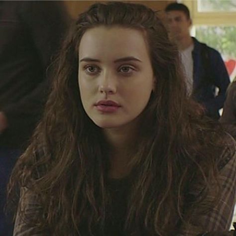 Hannah Baker Short Hair, Katrin Langford, 13rw Quotes, Hannah Becker, 13 Reasons Why Netflix, Hannah Baker, Katherine Langford, Thirteen Reasons Why, Look At The Moon