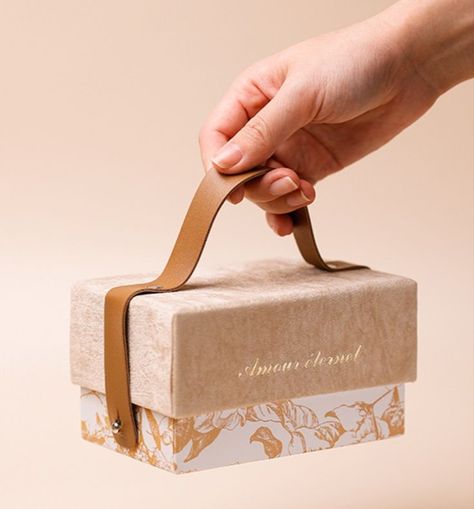 Packaging Hacks, Luxury Jewelry Packaging Boxes, Packaging Box Design, Empty Gift Box, Empty Gift Boxes, Luxury Hampers, Luxury Packaging Design, Jewelry Packaging Box, Packaging Ideas Business