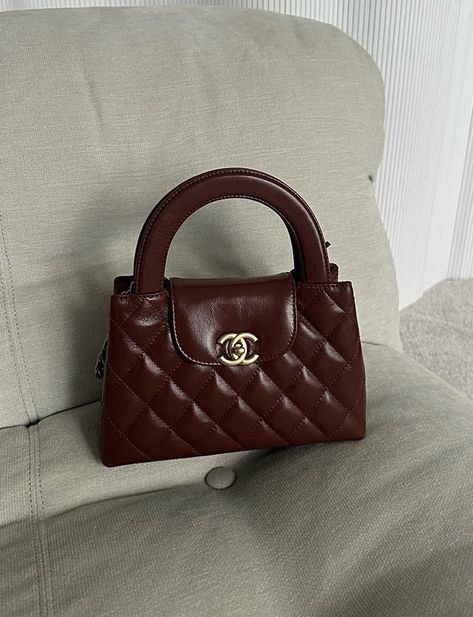 Chanel Bag Aesthetic, Chanel Kelly, Elegant Purse, Everyday Bag Essentials, Expensive Bag, My Style Bags, Luxury Bags Collection, Bag Obsession, Bag Aesthetic