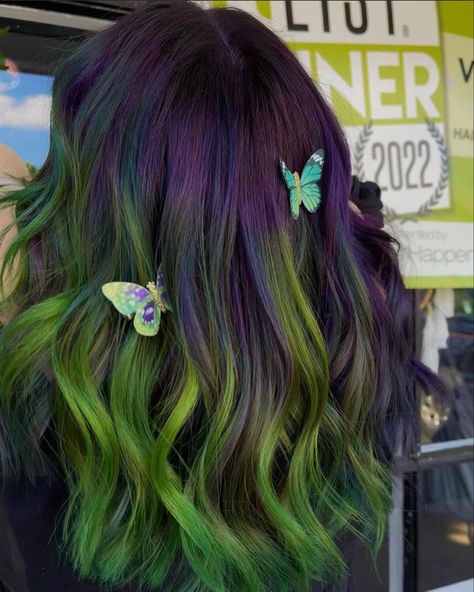 Balayage Vivid Color, Halloween Hair Color, Purple And Green Hair, Purple Hair Highlights, Purple Tips, Green Halloween, Galaxy Hair, Blonde Fashion, Purple Highlights