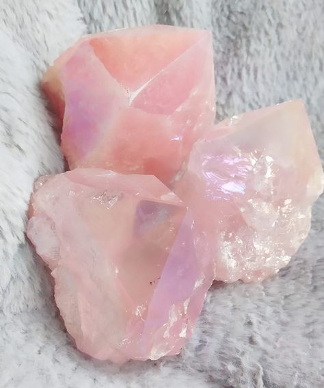 Angel Aura Rose Quartz, Angel Quartz, Aura Rose Quartz, Fairy Artwork, Crystal Tower, Angel Aura, Moving Day, Aura Quartz, Love Spells