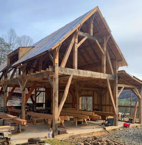 Timber Frame Garage, Timber Frame Plans, Timber Frame Cabin, Timber Frame Joinery, House Frame, Timber Logs, Timber Frame House, Framing Construction, Timber Frame Construction