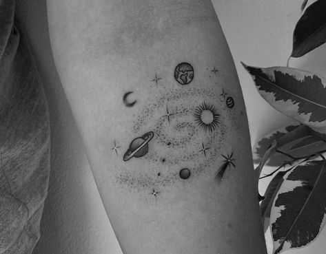 Small Galaxy Tattoo, Planet Tattoo, Minimal Tattoo Designs, Minimal Tattoo Ideas, Cosmic Tattoo, Universe Tattoo, Planet Tattoos, Galaxy Tattoo, Theme Tattoo