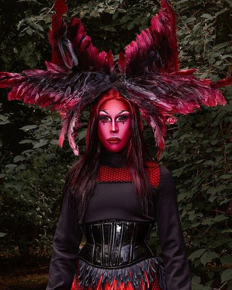 Onyx from Drag Race España Season 2. Drag Race, Makeup Inspo, Halloween Wreath, Onyx, Makeup, Make Up