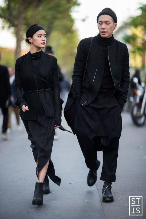 Minimalist Moda, 일본 패션, Couple Style, Stylish Couple, Black Outfits, Neue Outfits, Looks Street Style, All Black Outfit, Fashion Couple