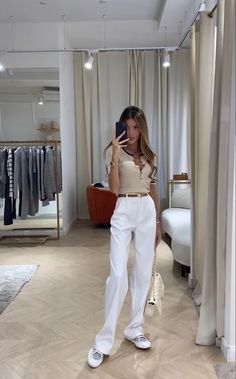 Wispy Bangs, Stylish Work Outfits, Mode Inspo, Looks Chic, 가을 패션, Professional Outfits, Business Casual Outfits, City Chic, White Pants