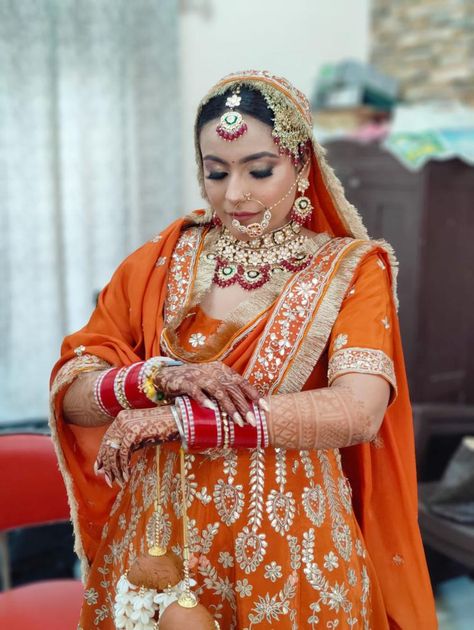 A typical punjabi bridal look in burnt orange colour Punjabi Bridal Look, Orange Suit, Punjabi Bride, Traditional Bride, Punjabi Suit, Orange Colour, Burnt Orange Color, Sikh Wedding, Bridal Look