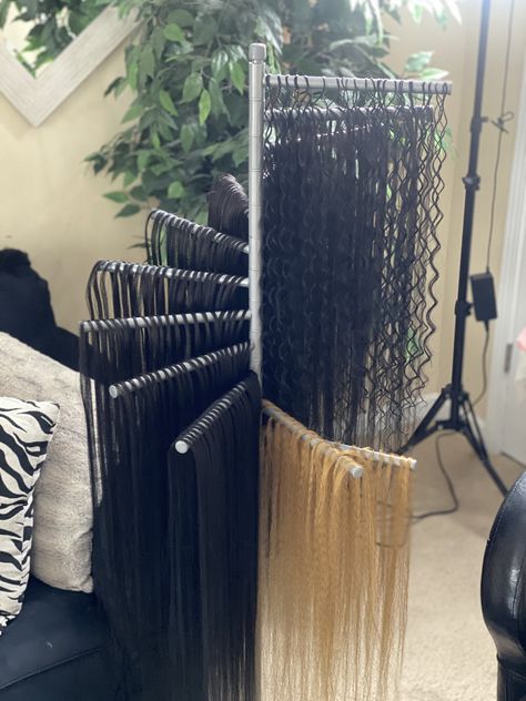 Braid Salon Decor Ideas, Hair Braiding Room Ideas, Home Hair Braiding Salon Ideas, Braider Salon Suite Ideas, Hair Room At Home, Braiding Room Ideas, Hair Room Ideas At Home, Salon Decor Studio, Hair Braiding Salon