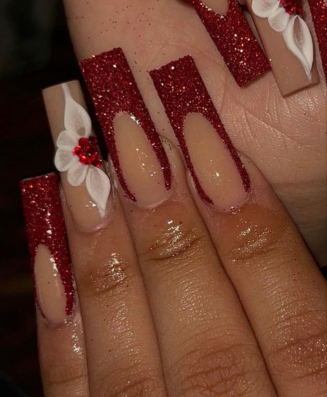 Red Sparkly Nails, Red And Silver Nails, Sweet 16 Nails, Cute Red Nails, Quince Nails, Prom Nails Red, Quinceanera Nails, Red And Gold Nails, Red Nails Glitter