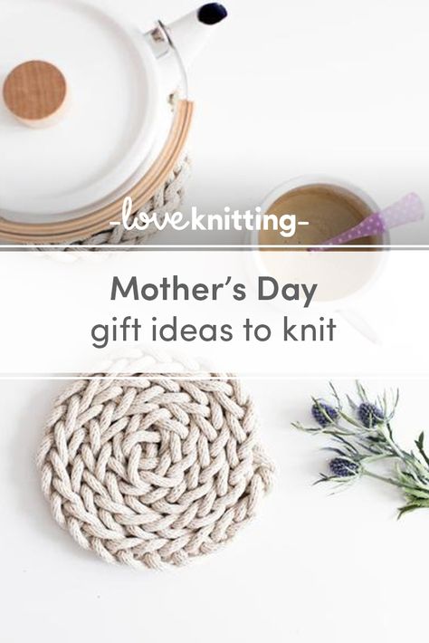 Knit Teacher Gifts, Quick Crochet Mothers Day Gifts, Mothers Day Knitted Gifts, Mother’s Day Crochet Patterns Free, Ceramics Mother’s Day Gift, Knitters Gifts, Super Chunky Yarn, Beginner Knitting Patterns, Mother In Law Gifts