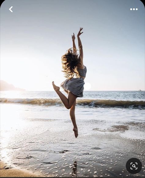 Dance Pictures On The Beach, Beach Dance Photos, Dance Poses Outside, Dance Beach Photography, Dancer Poses Photography, Dancer Senior Pictures, Beach Dance Photography, Dance Photoshoot Poses, Dance Pose Ideas