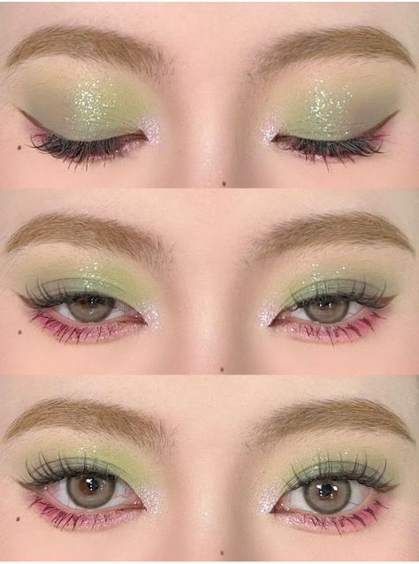 Mitsuri Makeup, Portals Makeup, Green Fairy Makeup, Christmas Makeup Looks Simple, Christmas Eyeliner, Creative Christmas Makeup, Eyeliner Creative, Simple Christmas Makeup, Melanie Concert