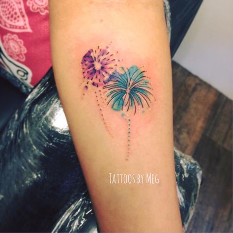 Memorial firework tattoo for my beautiful momma who we lost 05/11/16  So in love… Firework Tattoos For Women, Fireworks Tattoos, Fireworks Tattoo Ideas, Charlie Tattoo, Firework Tattoo, Taylor Tattoo, Bff Tats, Flamingo Tattoo, Bts Tattoos