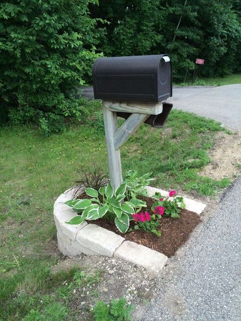 Flower beds around mailbox | Best Mailbox Landscaping Ideas Cinder Block Garden Wall, Mailbox Landscape, Mailbox Flowers, Mailbox Garden, Mailbox Makeover, Mailbox Landscaping, Diy Mailbox, Mailbox Ideas, Cinder Block Garden