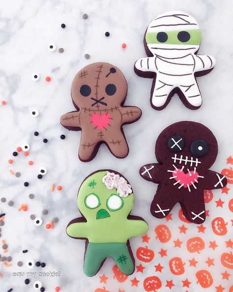 Spooky Gingerbread Men, Zombie Gingerbread Men, Dracula Cookies, Horror Cookies, Biscotti Halloween, Gingerbread Halloween, Teddy Cookie, Zombie Cookies, Galletas Halloween